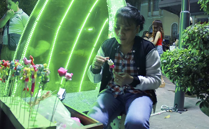 Mưu sinh đêm giao thừa ảnh 9 Mưu sinh đêm giao thừa ảnh 9